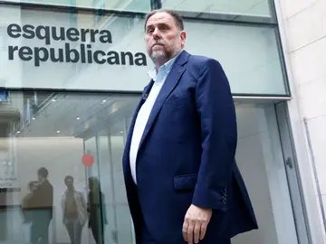 Presidente de ERC Oriol Junqueras se pronuncia sobre las conclusiones del TJUE GRAFCAT4654 BARCELONA 13/11/2025.- El presidente de Esquerra Republicana de Catalunya (ERC), Oriol Junqueras, durante su atención hoy a los medios de comunicación para valorar las conclusiones del abogado de la Unión Europea Dean Spielmann sobre la ley de amnistía, en concreto sobre las cuestiones prejudiciales que le ha planteado el Tribunal de Cuentas sobre los gastos del procés y la Audiencia Nacional sobre los CDR acusados de terrorismo. EFE/ Quique Garcia