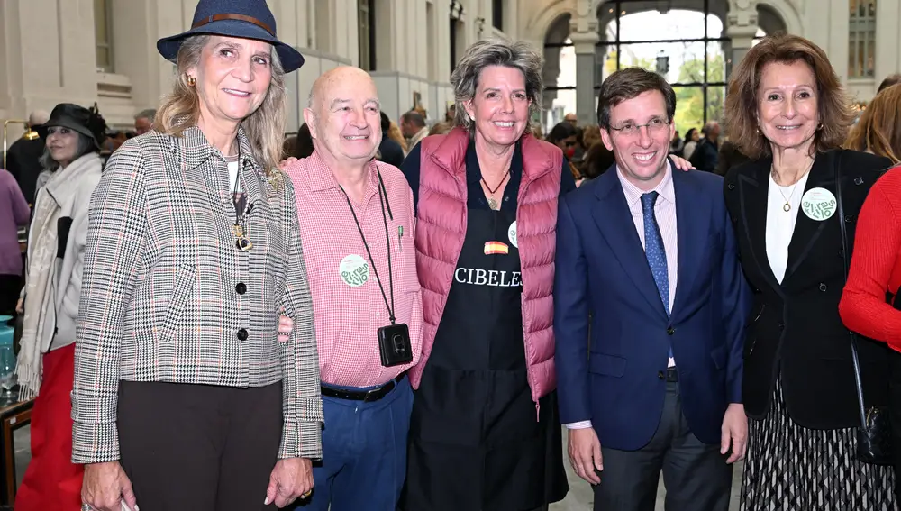 Inauguración del Rastrillo de Nuevo Futuro 2025