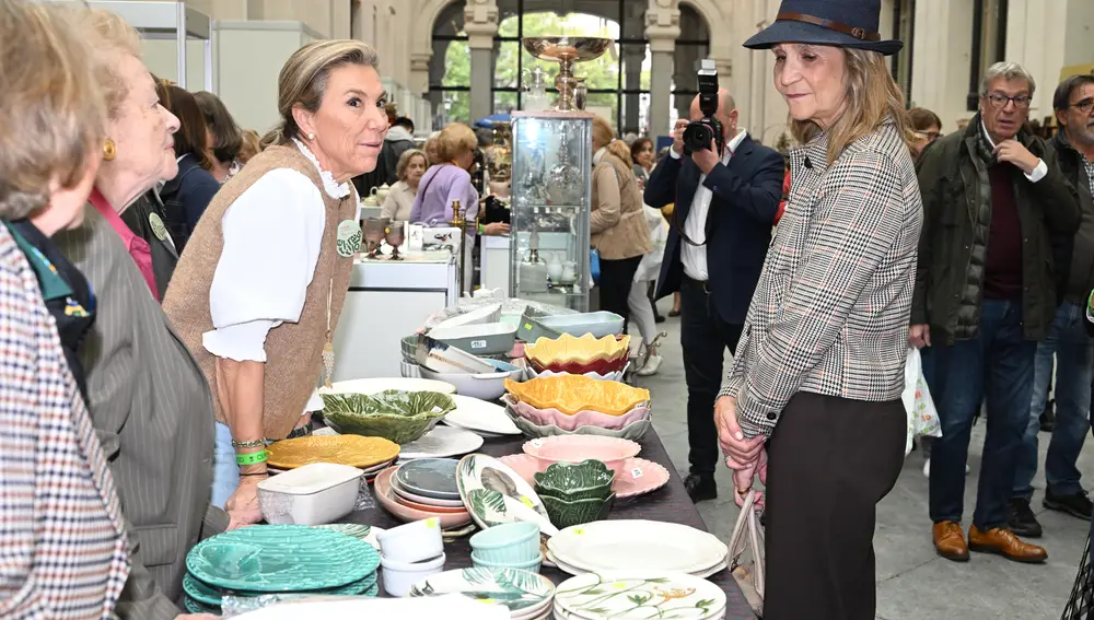 Inauguración del Rastrillo de Nuevo Futuro 2025