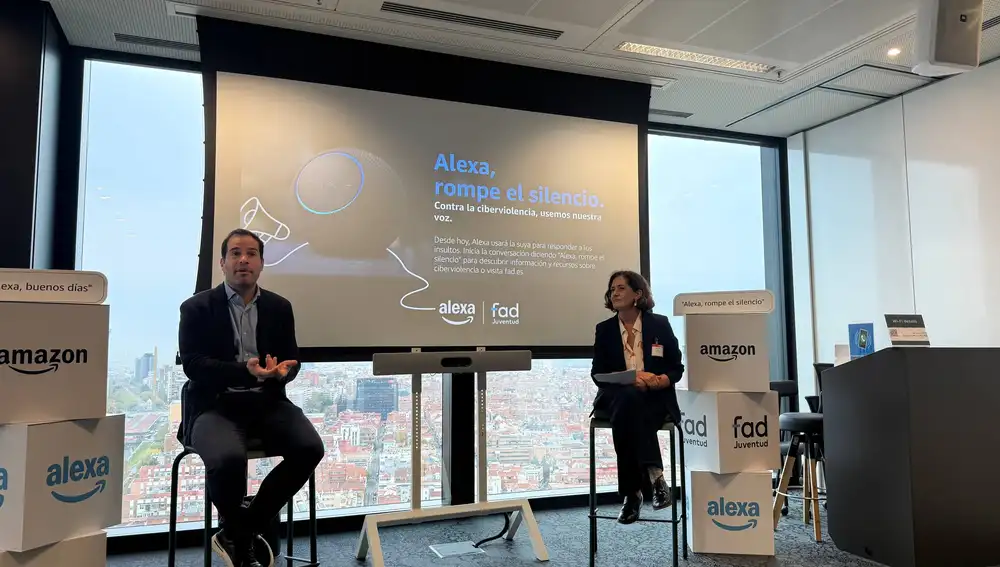 Andrés Pazos, Director General de Alexa en España, junto a Beatriz Martín Padura, Directora General de FAD Juventud