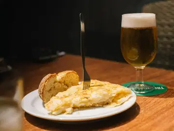 España presume de grandes bares, pero la calle de tapas más sorprendente está en esta ciudad costera España presume de grandes bares, pero la calle de tapas más sorprendente está en esta ciudad costera