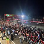 El público, en pit lane del circuito Ricardo Tormo