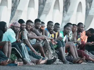 La Policía desmantela una red que hacía desaparecer menores migrantes en Canarias para traficarlos hacia Francia Menores migrantes en Canarias