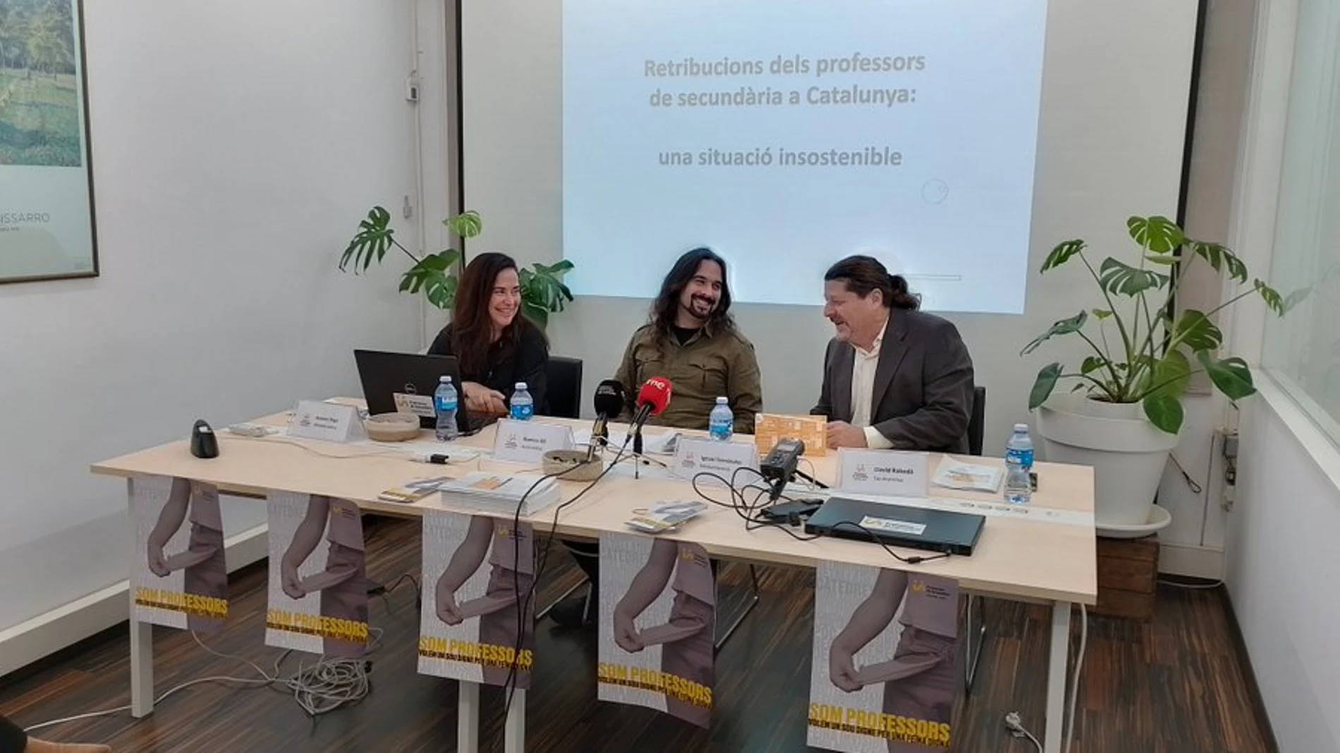 En la imagen, de izquierda a derecha, Aurora Trigo. David Rabadà y Ramiro Gil: miembros del comité Aspepc-Sps