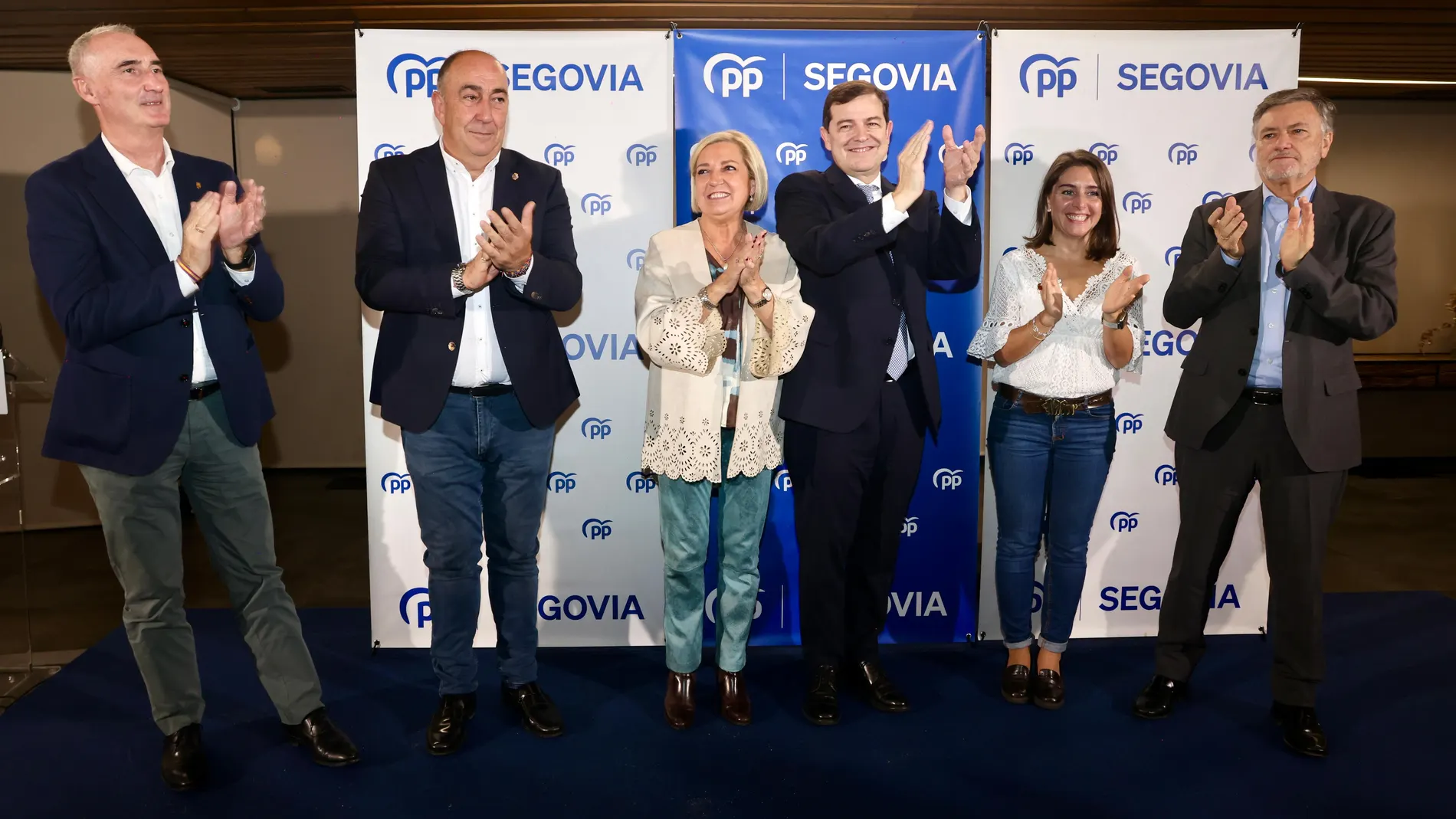 Mañueco junto a Paloma Sanz, Francisco Vázquez, José Mazarías y Miguel Ángel de Vicente, en Segovia