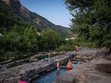 Las mejores termas de España en otoño: gratis, con vistas increíbles y encanto rural Las mejores termas de España en otoño: gratis, con vistas increíbles y encanto rural