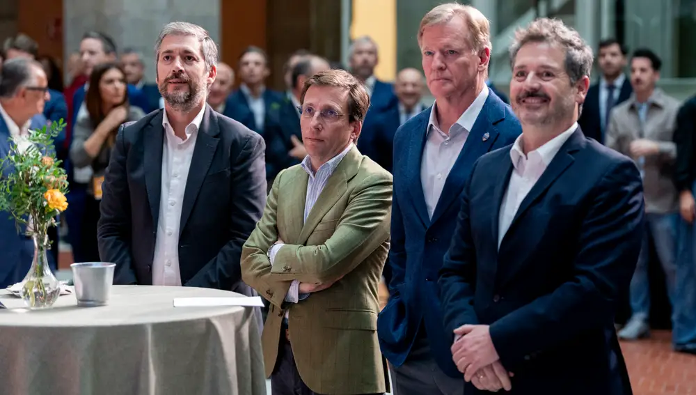 Almeida recibe a los representantes de la NFL