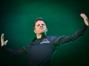 El cantante Dani Martín durante el primero de los diez conciertos que realizará en el Movistar Arena, en Madri El cantante Dani Martín durante el primero de los diez conciertos que realizará en el Movistar Arena, en Madrid, para conmemorar sus 25 años de carrera y su vuelta a los escenarios. © Alberto R. Roldán / Diario La Razón 14 11 2025