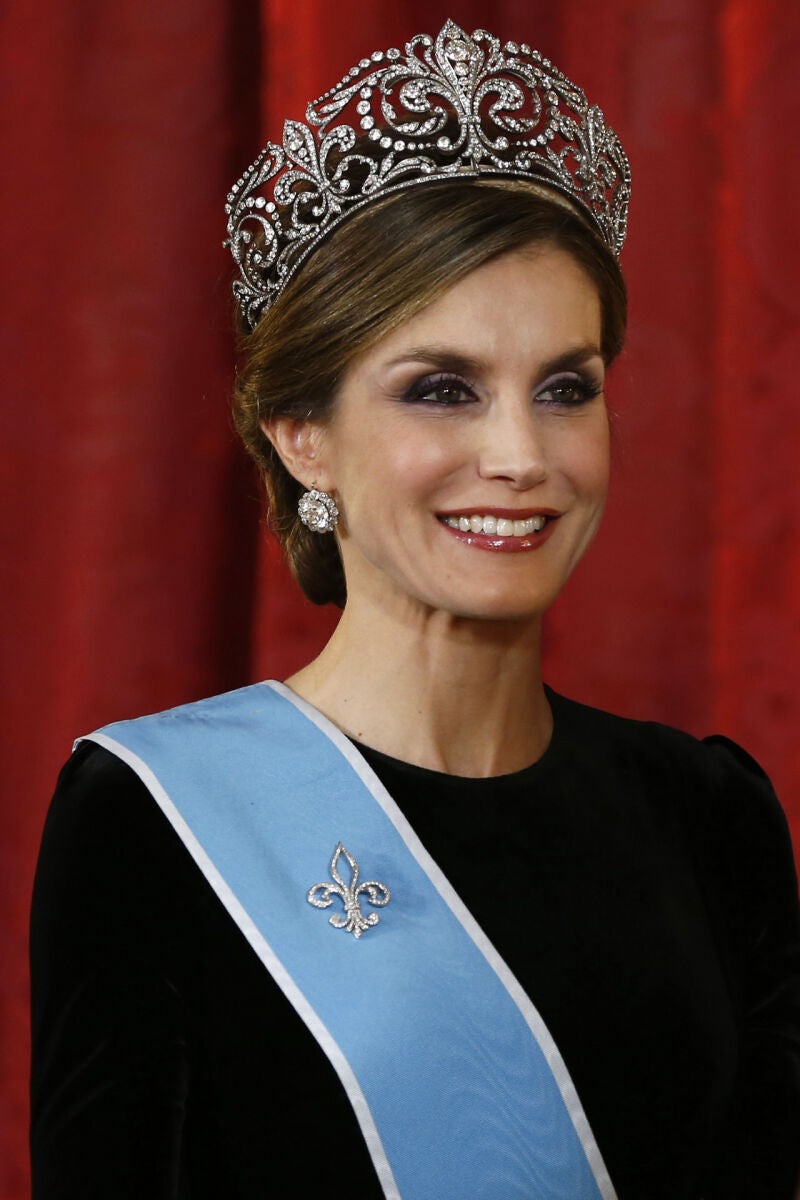 Doña Letizia con la diadema flor de lis 