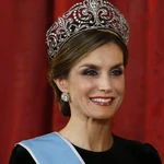 Doña Letizia con la diadema flor de lis