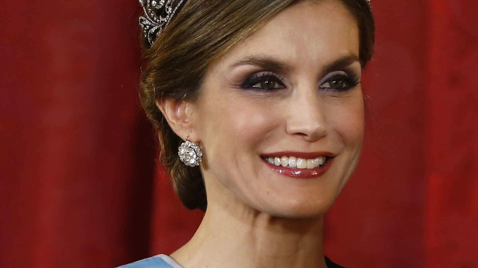 Doña Letizia con la diadema flor de lis