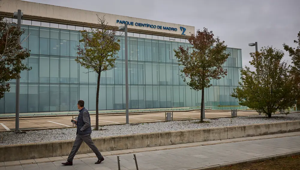 Se ubica estratégicamente en el campus de excelencia UAM-CSIC, entre Madrid capital, Alcobendas y Tres Cantos