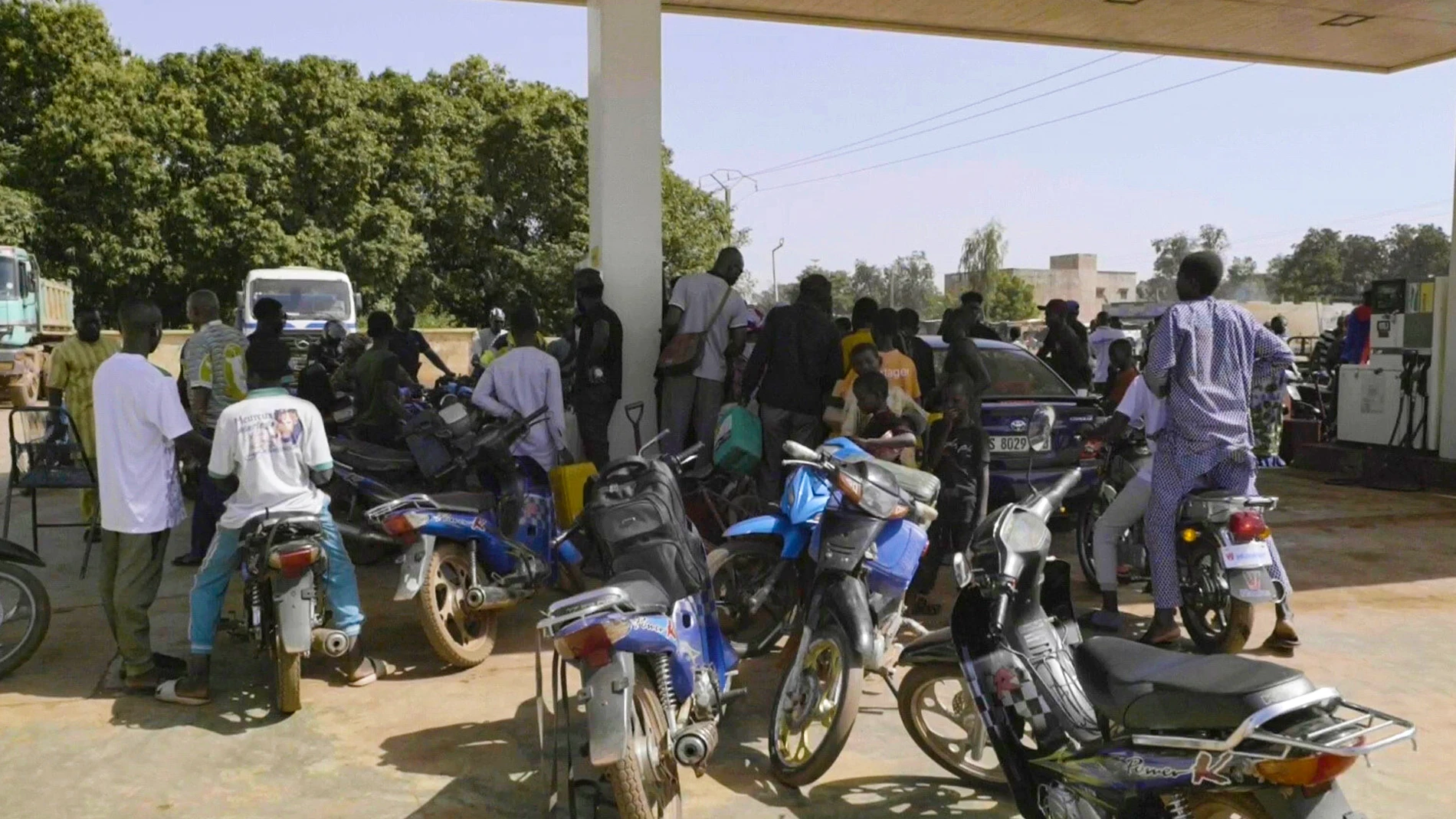 FILE - People queue with their motorcycles at a gas station amid a fuel shortage in Bamako Mali, Tuesday, Oct 7, 2025 (AP Photo, File)