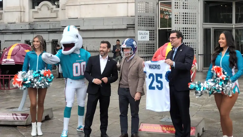MADRID.-Almeida califica de "invaluable" el retorno que el Dolphins-Commanders tiene para la imagen de Madrid