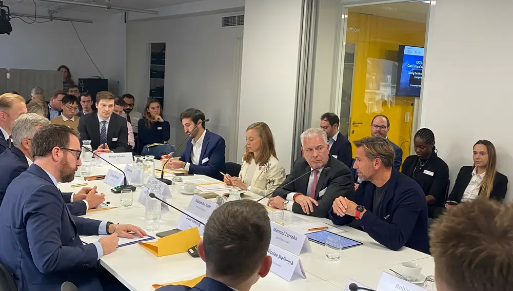 Mesa redonda "100% BEV’s by 2035 – Can Europe’s single market deliver?"