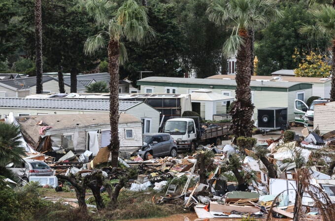 Campsite destroyed after extreme wind phenomenon in Albufeira Campsite destroyed after extreme wind phenomenon in Albufeira