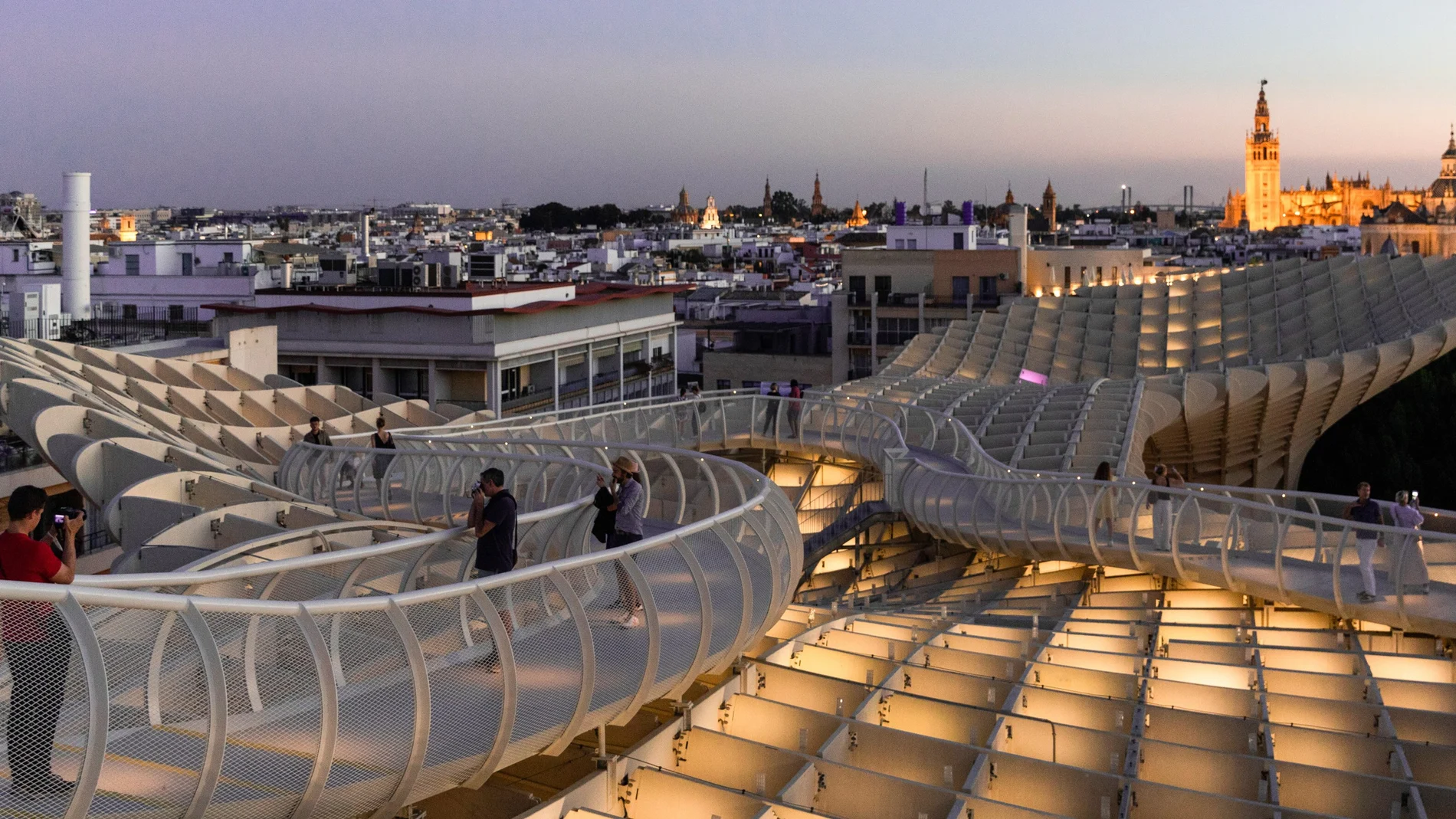 Sevilla acoge cada año a millones de turistas y su parque de viviendas no es capaz de sostenerlo