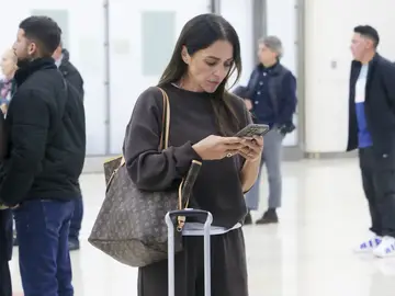 Paula Echevarría y su look de aeropuerto. Paula Echevarría y su look de aeropuerto.
