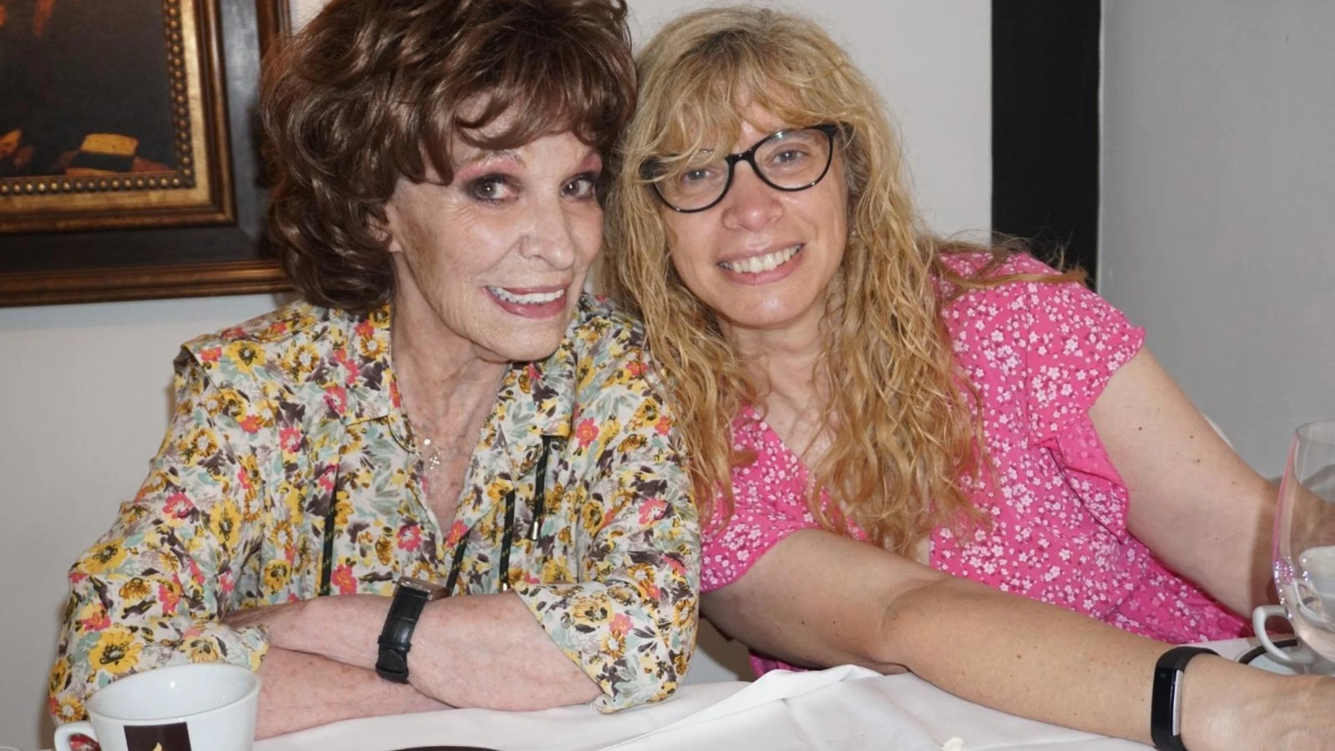 Encarnita Polo junto a su hija Raquel Waitzman