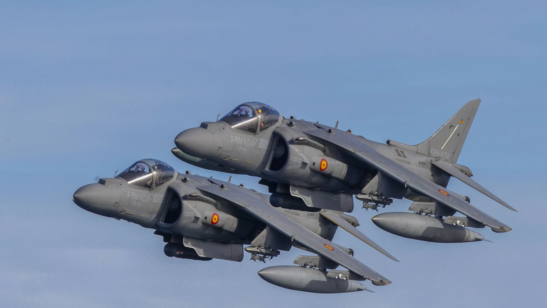 Dos aviones Harrier AV8B, dentro de las maniobras operativas Neptune Strike 23-3 de OTAN, en las proximidades de La Algameca (Cartagena).