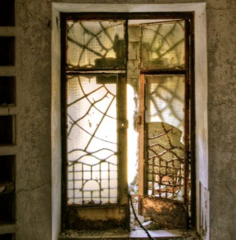Puerta original de la Pirámide de los Italianos (Burgos), que será conservada en un museo