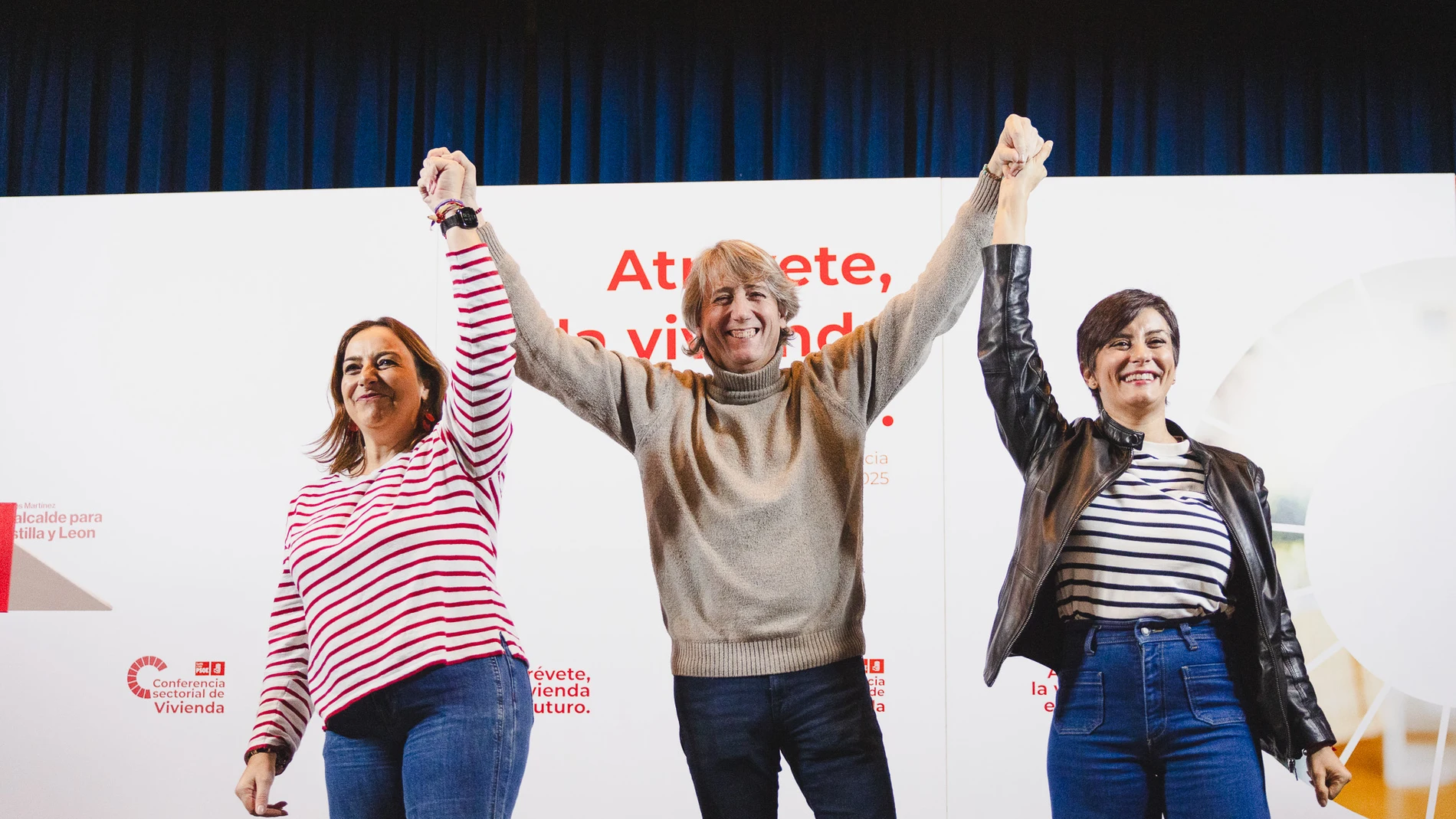 Carlos Martínez junto a Isabel Rodríguez y Miriam Andrés