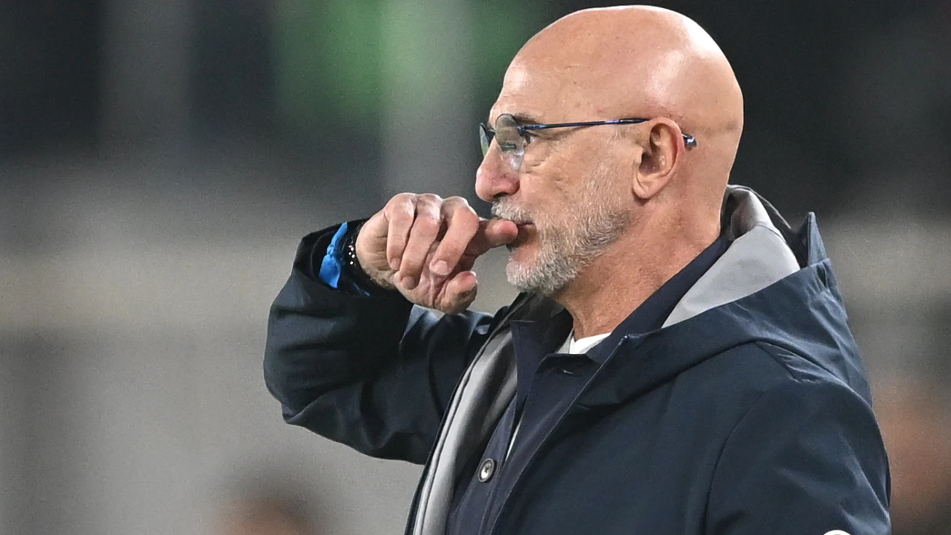 Spain's head coach Luis de la Fuente looks at the pitch during a World Cup 2026 group E qualifying soccer match between Georgia and Spain in Tbilisi, Georgia, Saturday, Nov. 15, 2025. (AP Photo/Tamuna Kulumbegashvili)
