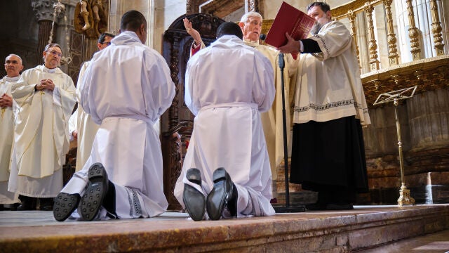 El obispo Rafael Zornoza, durante las ordenaciones sacerdotales celebradas el pasado año en Cádiz El obispo Rafael Zornoza, durante las ordenaciones sacerdotales celebradas el pasado año en Cádiz