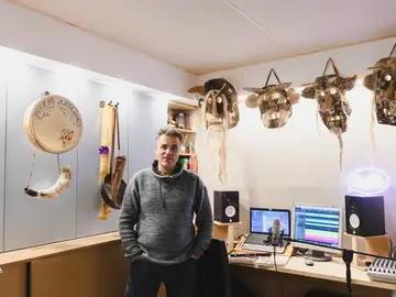 Samuel Villarrubia rescata miles de grabaciones olvidadas de la Fundación Joaquín Díaz y las devuelve a los pueblos palentinos con QR, Spotify y versiones digitalizadas Samuel Villarrubia rescata miles de grabaciones olvidadas de la Fundación Joaquín Díaz y las devuelve a los pueblos palentinos con QR, Spotify y versiones digitalizadas