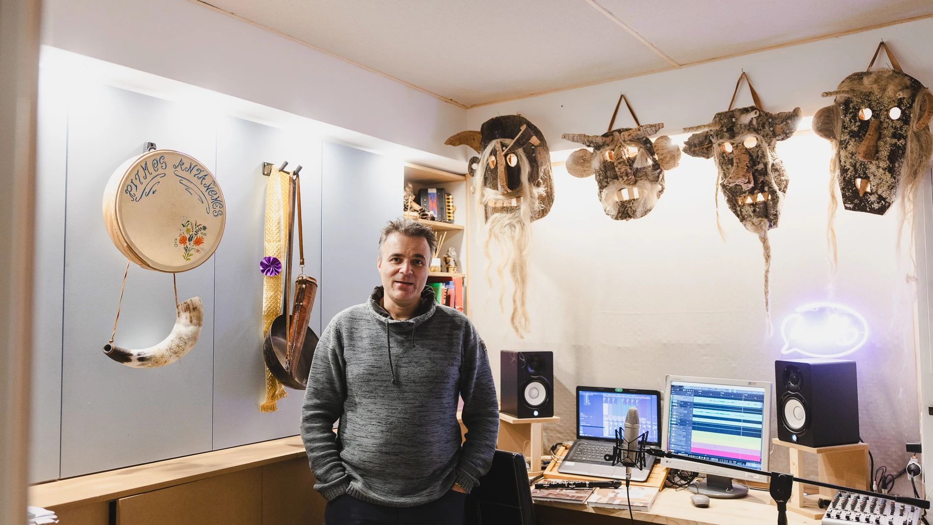 Samuel Villarrubia rescata miles de grabaciones olvidadas de la Fundación Joaquín Díaz y las devuelve a los pueblos palentinos con QR, Spotify y versiones digitalizadas