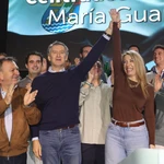 El presidente del Partido Popular, Alberto Núñez Feijóo, participa en un acto público en la localidad pacense de Lobón junto a la presidenta de la Junta y candidata del PP a la reelección, María Guardiola