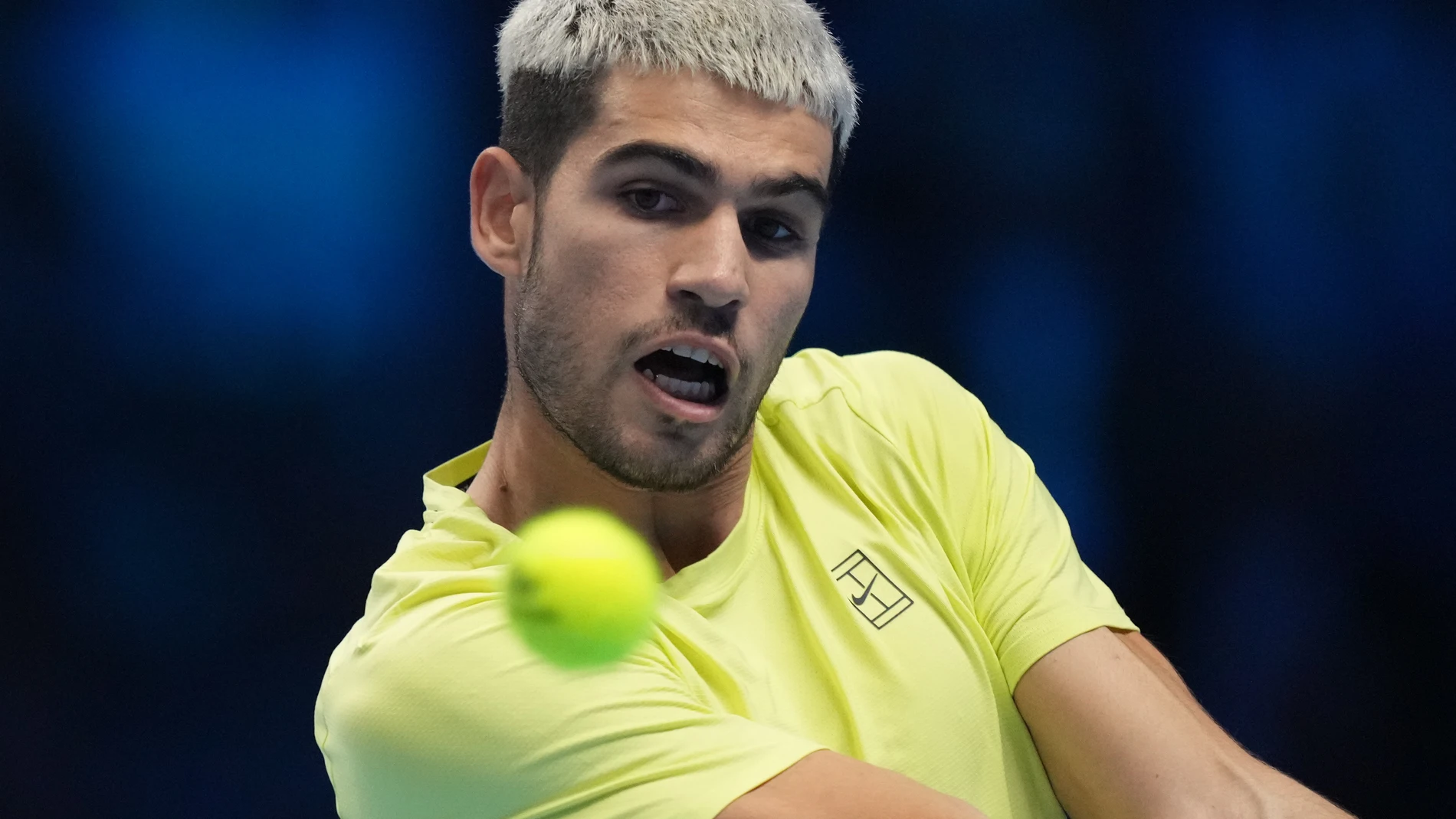 Spain's Carlos Alcaraz returns to Italy's Jannik Sinner during the final tennis match of the ATP World Tour Finals, in Turin, Italy, Sunday, Nov. 16, 2025. (AP Photo/Antonio Calanni)