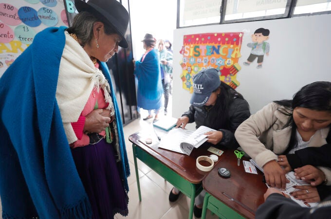 Comienza referéndum en Ecuador sobre Asamblea Constituyente y bases militares extranjeras Comienza referéndum en Ecuador sobre Asamblea Constituyente y bases militares extranjeras