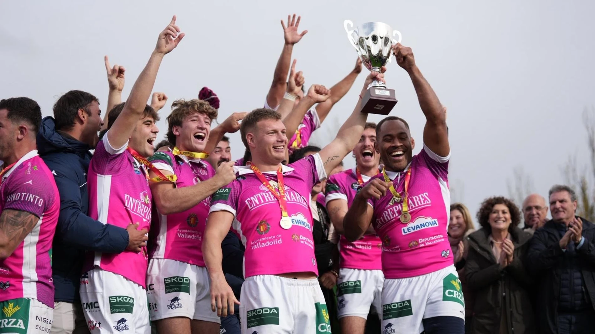 VRAC Quesos Entrepinares levanta su novena Supercopa en un reñido derbi al INEXO El Salvador. REMITIDA / HANDOUT por Pool Moncloa/Fernando Calvo Fotografía remitida a medios de comunicación exclusivamente para ilustrar la noticia a la que hace referencia la imagen, y citando la procedencia de la imagen en la firma 16/11/2025