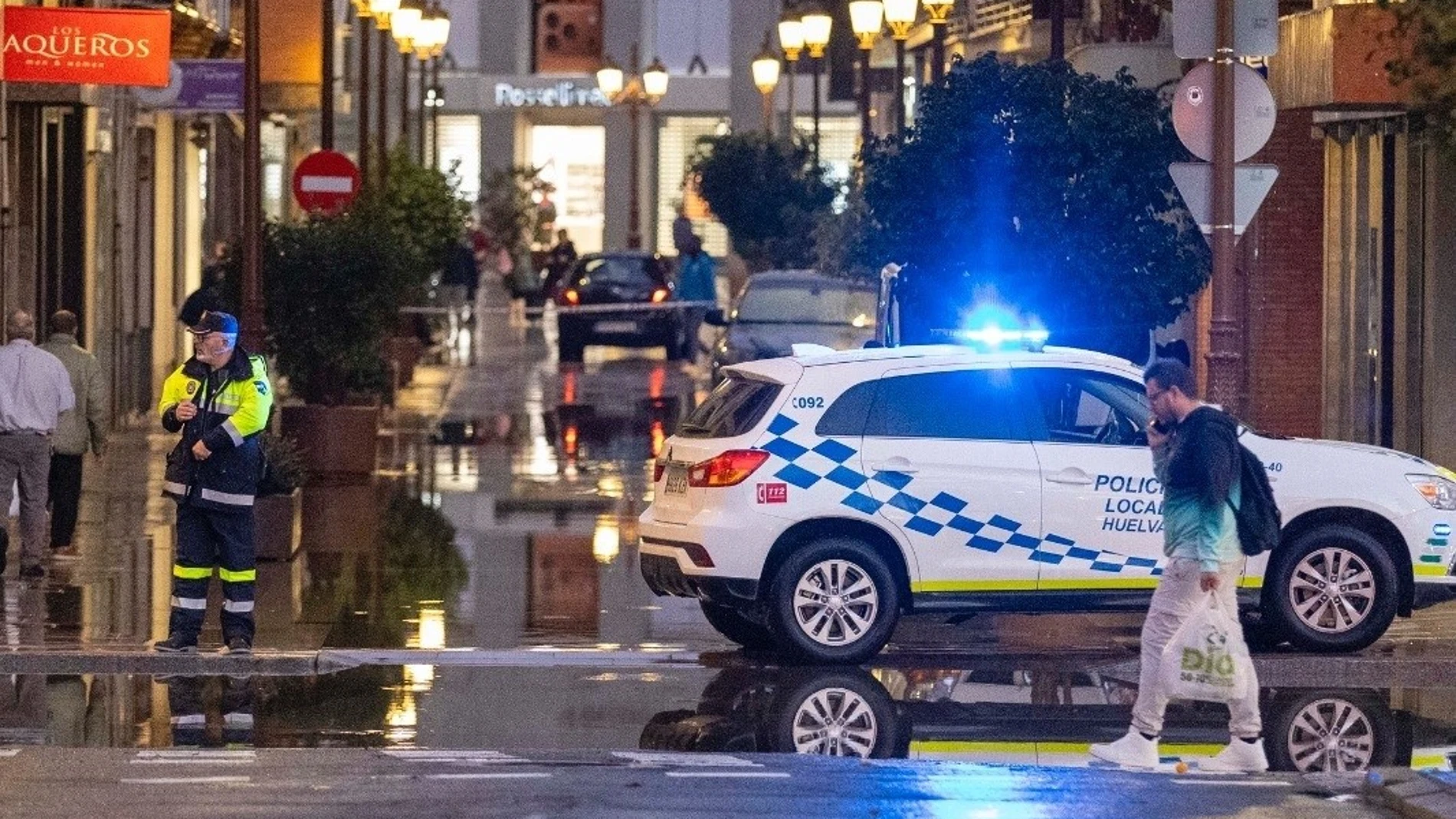 Paso de la borrasca 'Claudia' por Huelva, Andalucía. REMITIDA / HANDOUT por AYUNTAMIENTO DE HUELVA Fotografía remitida a medios de comunicación exclusivamente para ilustrar la noticia a la que hace referencia la imagen, y citando la procedencia de la imagen en la firma 16/11/2025