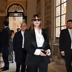 El look de Monica Bellucci en el Vaticano.
