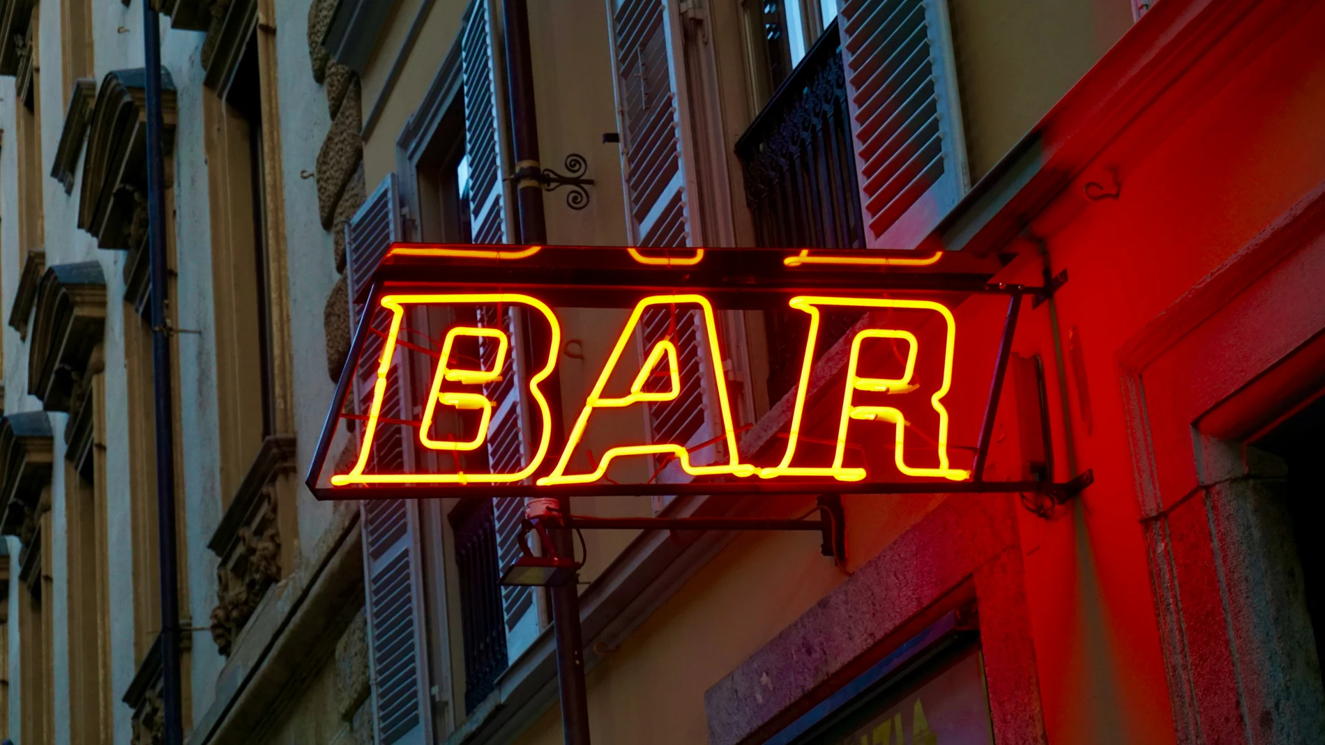 Estas son las cinco ciudades españolas con más bares por habitante: no son las que te esperas