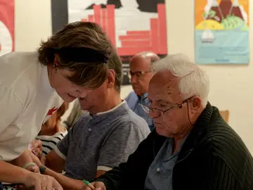 Tecnología sin barreras: YoConecto forma gratuitamente a mayores en competencias digitales esenciales Tecnología sin barreras: YoConecto forma gratuitamente a mayores en competencias digitales esenciales