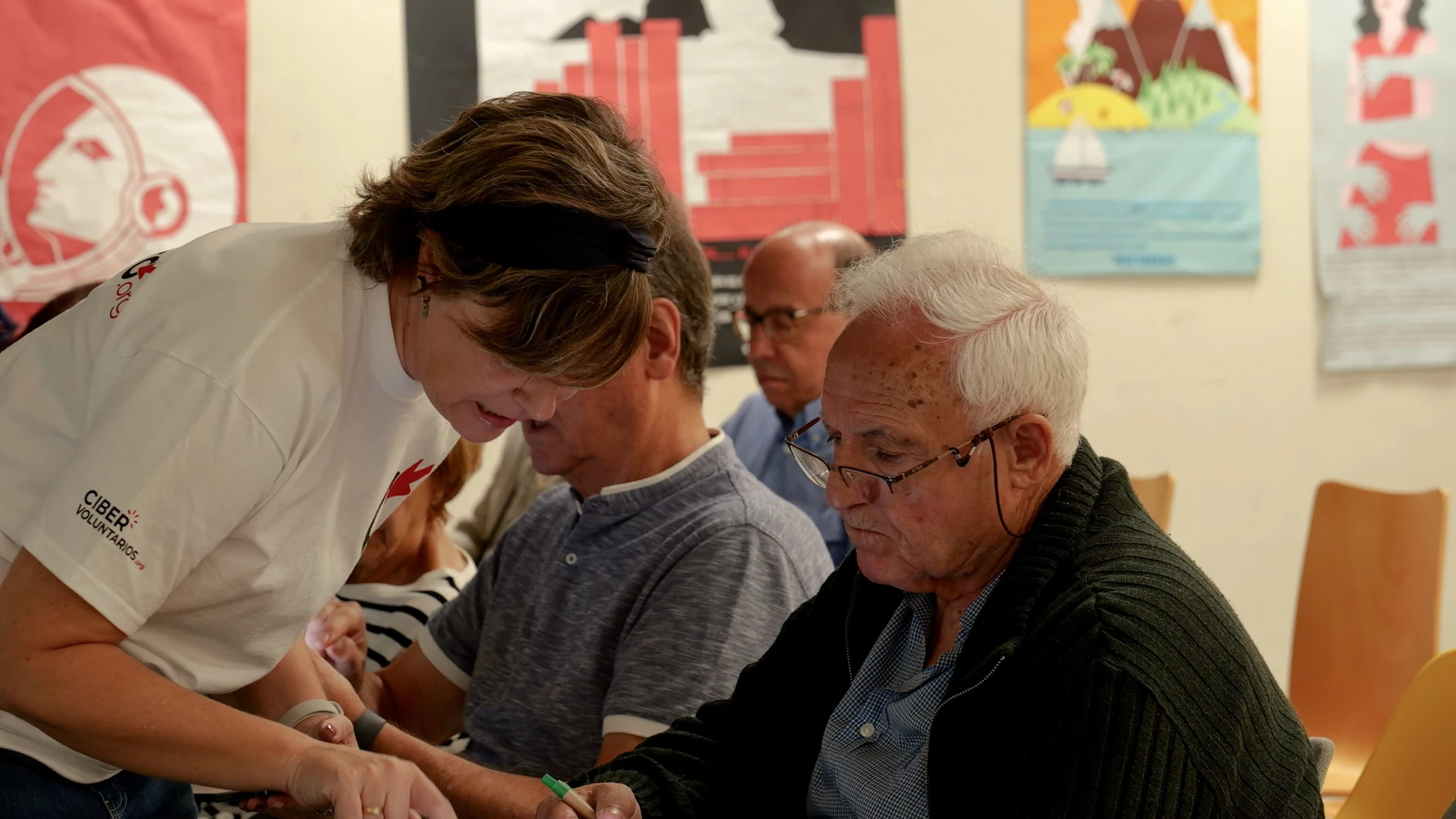 Tecnología sin barreras: YoConecto forma gratuitamente a mayores en competencias digitales esenciales