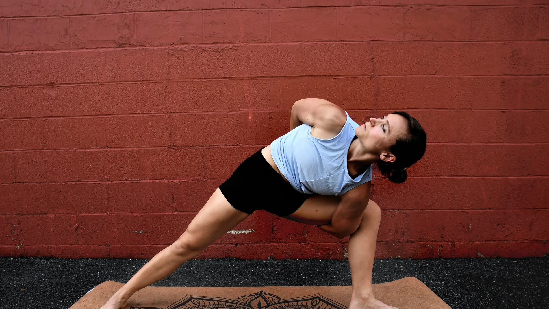 El hábito cotidiano que más envejece (y no es el azúcar ni saltarse el gimnasio)