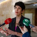 La ministra de Inclusión, Seguridad Social y Migraciones, Elma Saiz atiende a los medios tras clausurar la jornada conmemorativa de los 600 años de la llegada del pueblo gitano a España