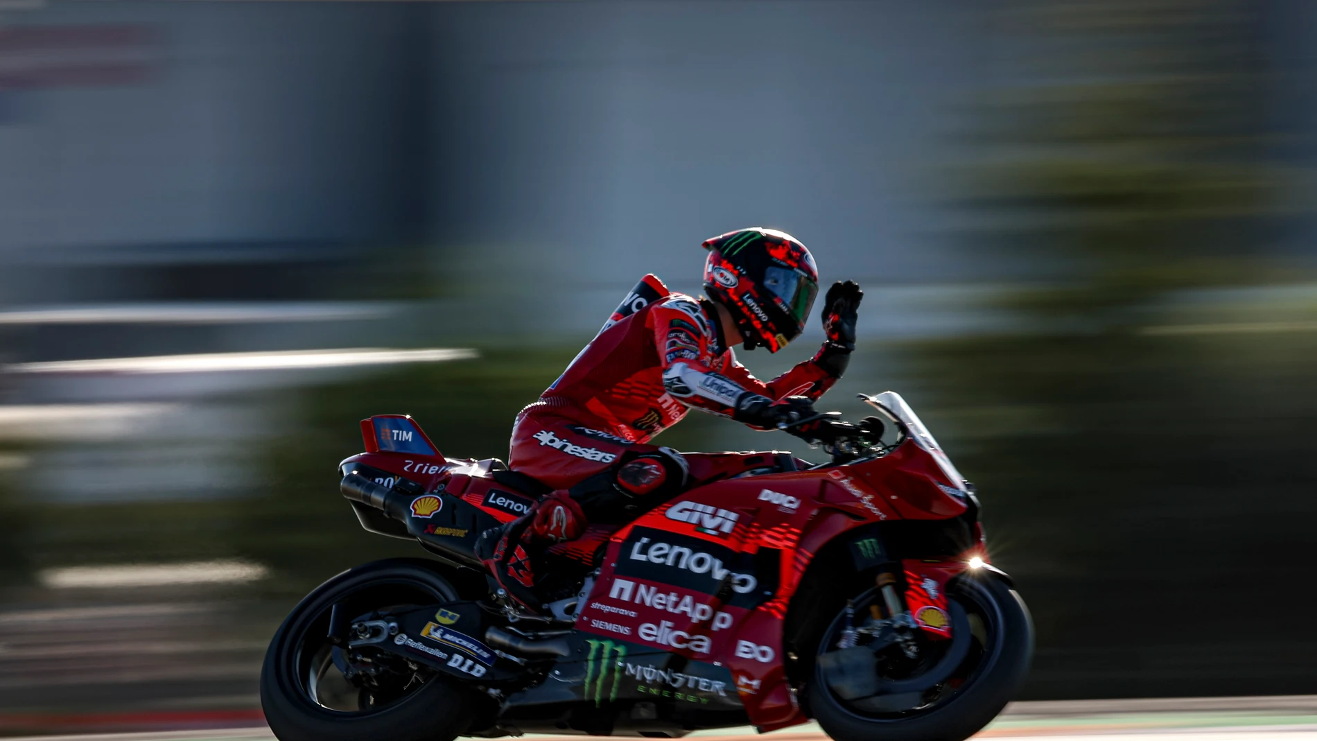 63 BAGNAIA Francesco (ita), Ducati Lenovo Team, Ducati Desmosedici GP25, action during the 2025 MotoGP Motul Grand Prix of the Valencian Community from November 14 to 16, in Valencia on the Ricardo Tormo circuit, Spain - Photo Studio Milagro / DPPI AFP7 16/11/2025 ONLY FOR USE IN SPAIN
