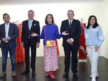 Agatha Ruiz de la Prada junto al director general de Fundos, José María Viejo, el presidente de la Diputación de Zamora, Javier Faúndez, el director de Cultura y Patrimonio de Fundos, Raúl Fernández, y el vicepresidente primero de la Institución provincial, Víctor López Agatha Ruiz de la Prada junto al director general de Fundos, José María Viejo, el presidente de la Diputación de Zamora, Javier Faúndez, el director de Cultura y Patrimonio de Fundos, Raúl Fernández, y el vicepresidente primero de la Institución provincial, Víctor López
