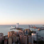 Vista del futuro rascacielos del Puerto de Málaga desde Gibralfaro