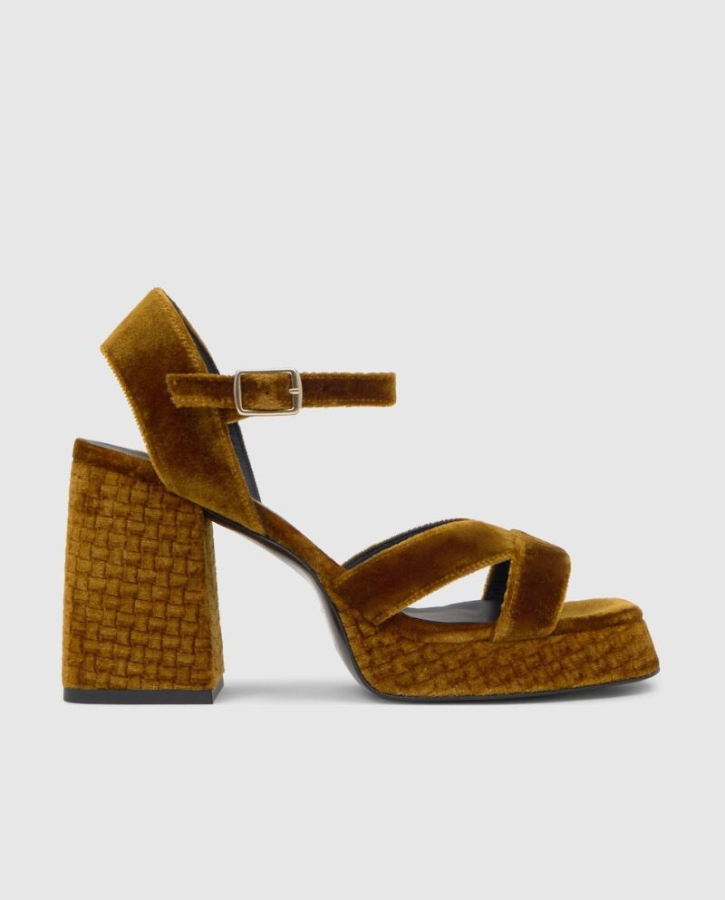 Sandalias de efecto terciopelo.