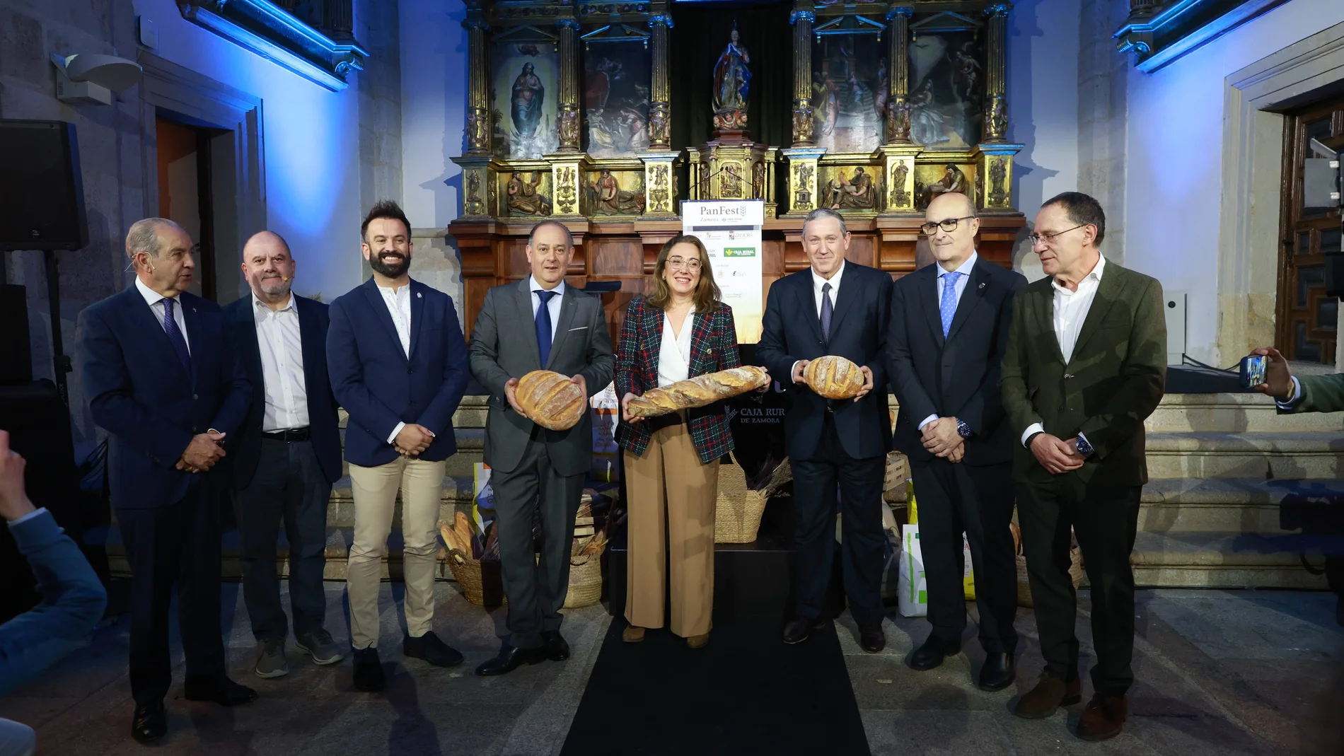 El director de Madrid Fusión, Benjamín Lana; el director general de Caja Rural de Zamora, Cipriano García, y la consejera de Agricultura, Ganadería y Desarrollo Rural, María González Corral, y el presidente de la Diputación, Javier Faúndez, entre otros