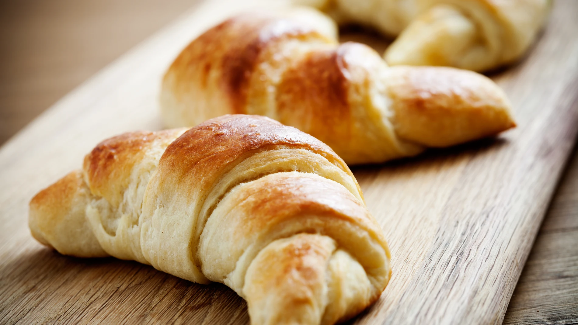 El croissant es un clásico de la gastronomía internacional y se le conoce especialmente por su forma de media luna