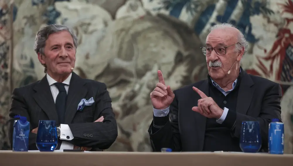 El periodista de RTVE Jesús Álvarez presenta su autobiografía, 'Cerca de las Estrellas', en Madrid