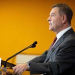 Emiliano García-Page en la firma del protocolo para la inversión en consultorios locales de la provincia de Guadalajara