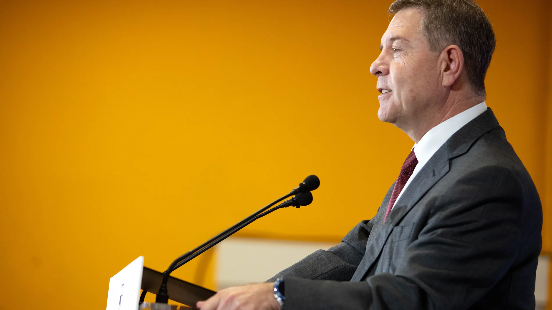 Emiliano García-Page en la firma del protocolo para la inversión en consultorios locales de la provincia de Guadalajara